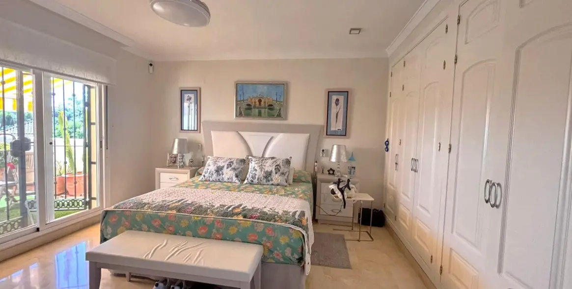 Sale of duplex in Elviria 28