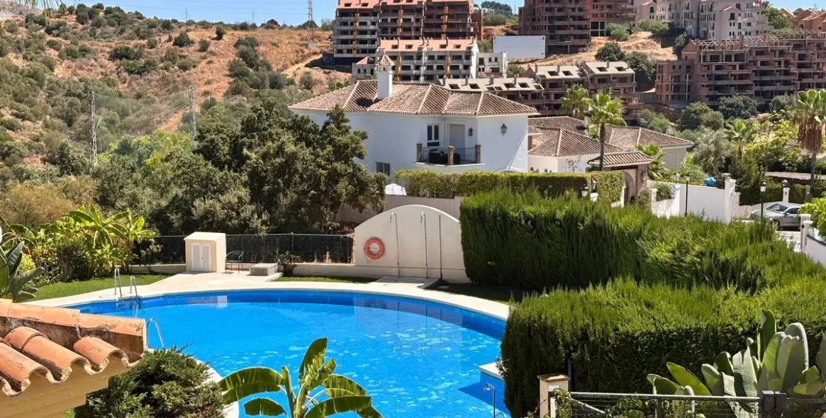 Sale of duplex in Elviria 34