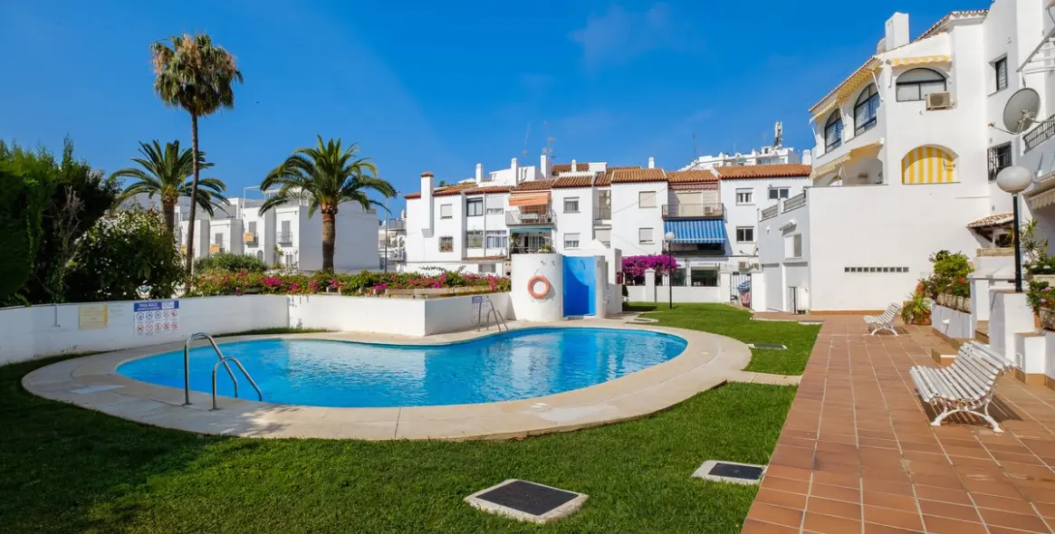 Sale of middle floor apartment in Nerja 1