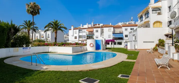 Sale of middle floor apartment in Nerja 0