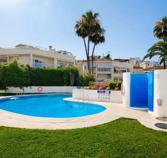 Sale of middle floor apartment in Nerja