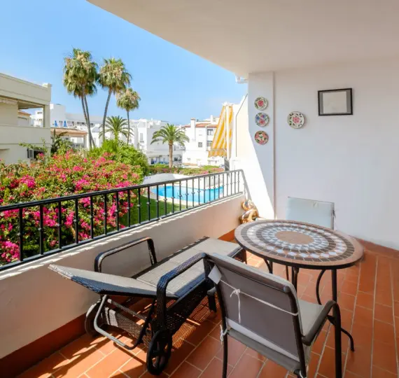Sale of middle floor apartment in Nerja