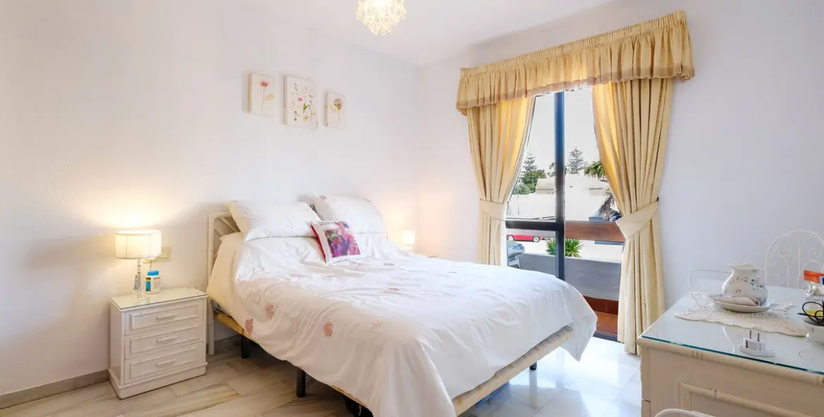 Sale of middle floor apartment in Nerja 11