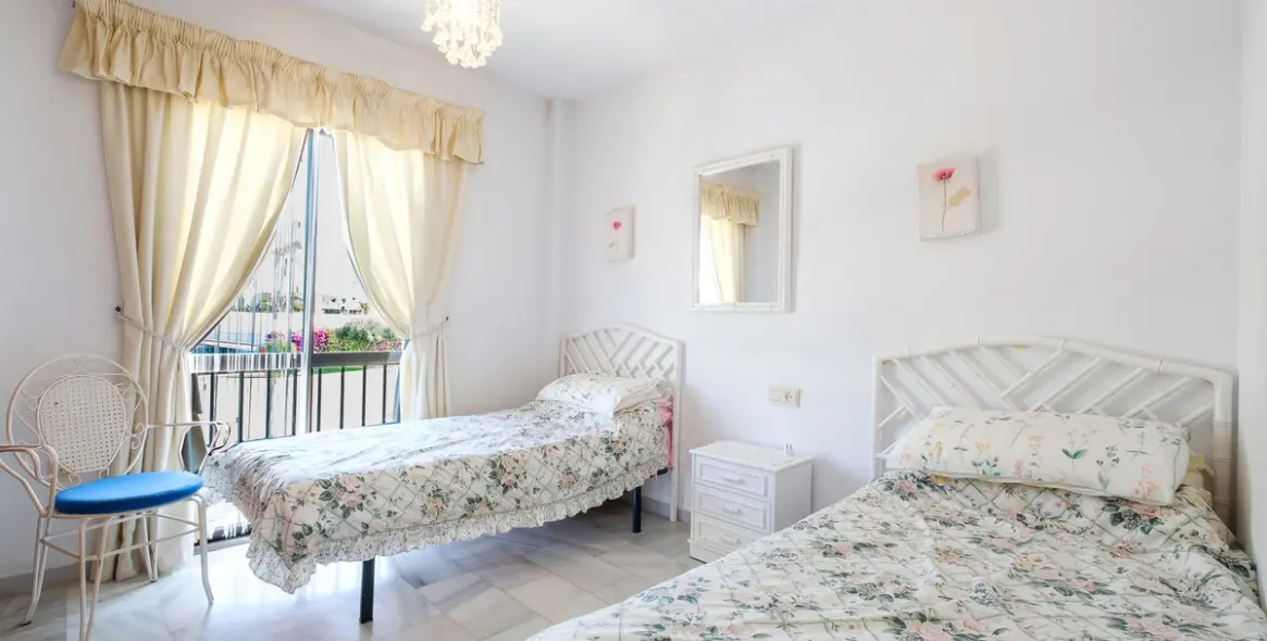 Sale of middle floor apartment in Nerja 14