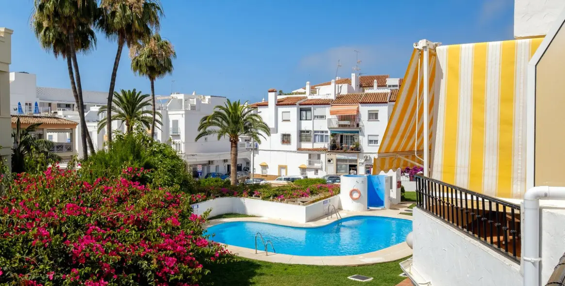 Sale of middle floor apartment in Nerja 16