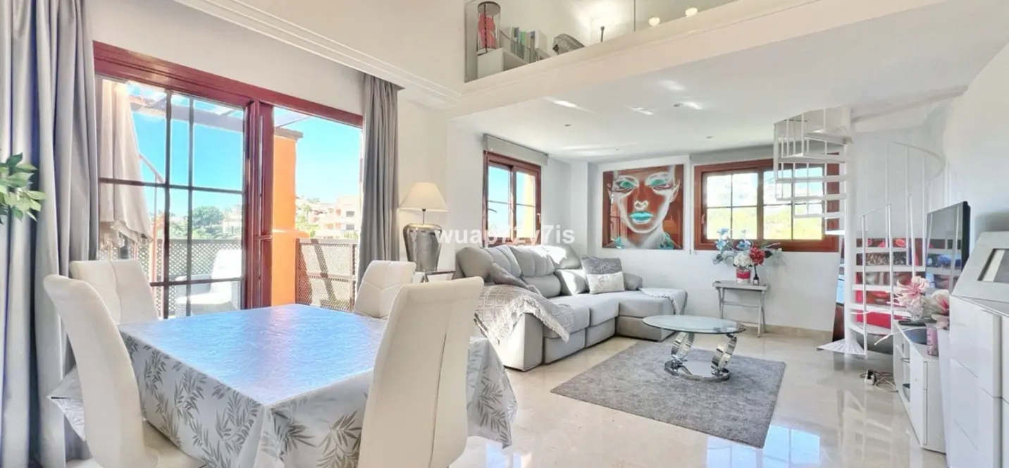 Sale of penthouse in Benahavís 1