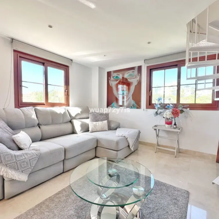 Sale of penthouse in Benahavís