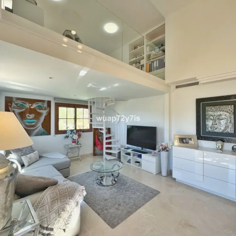 Sale of penthouse in Benahavís