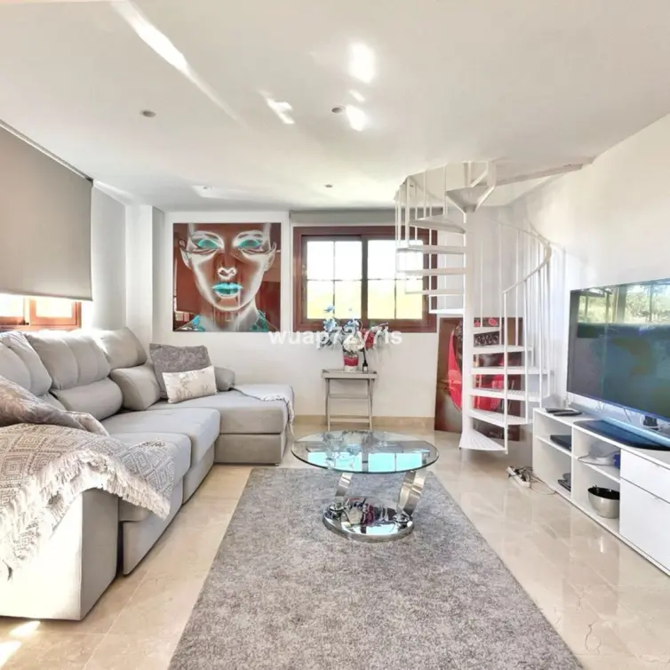 Sale of penthouse in Benahavís