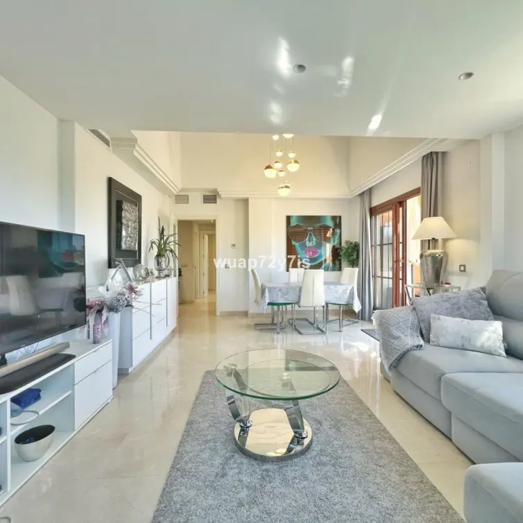 Sale of penthouse in Benahavís