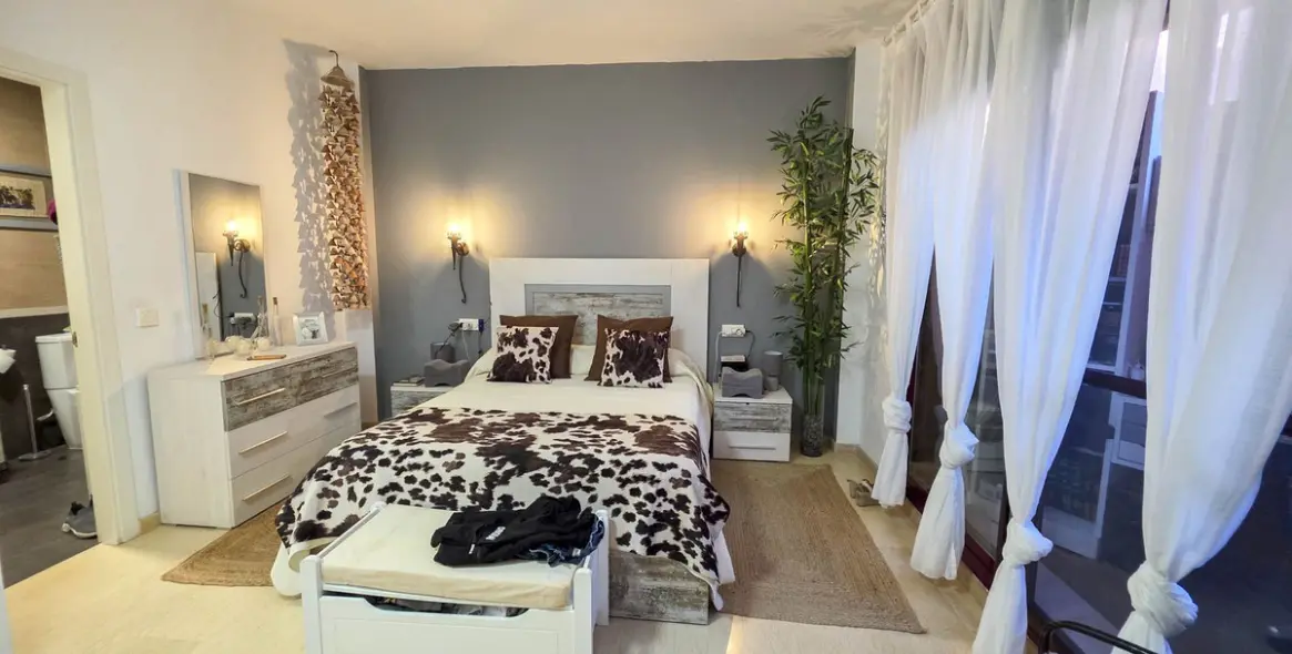 Sale of ground floor apartment in La Duquesa 9