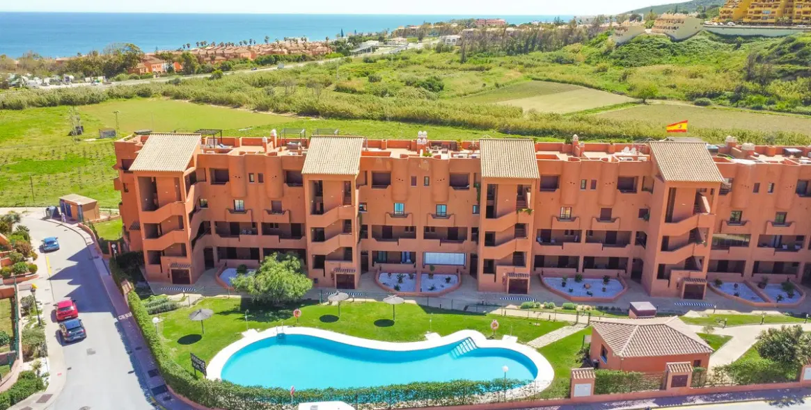 Sale of ground floor apartment in La Duquesa 55