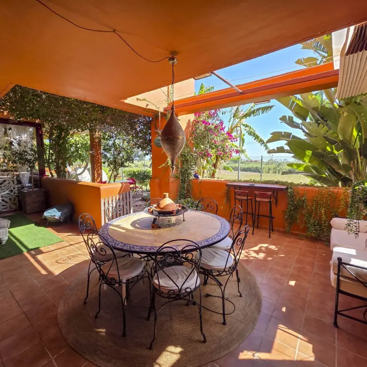 Venta de apartamento en planta baja en La Duquesa