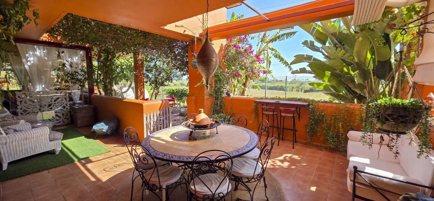 Venta de apartamento en planta baja en La Duquesa 0