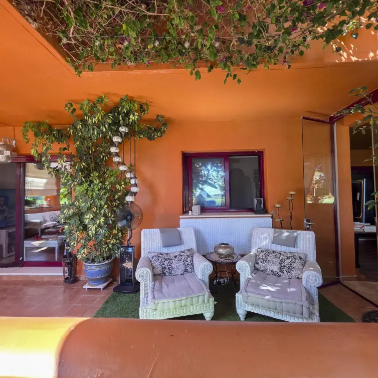 Venta de apartamento en planta baja en La Duquesa