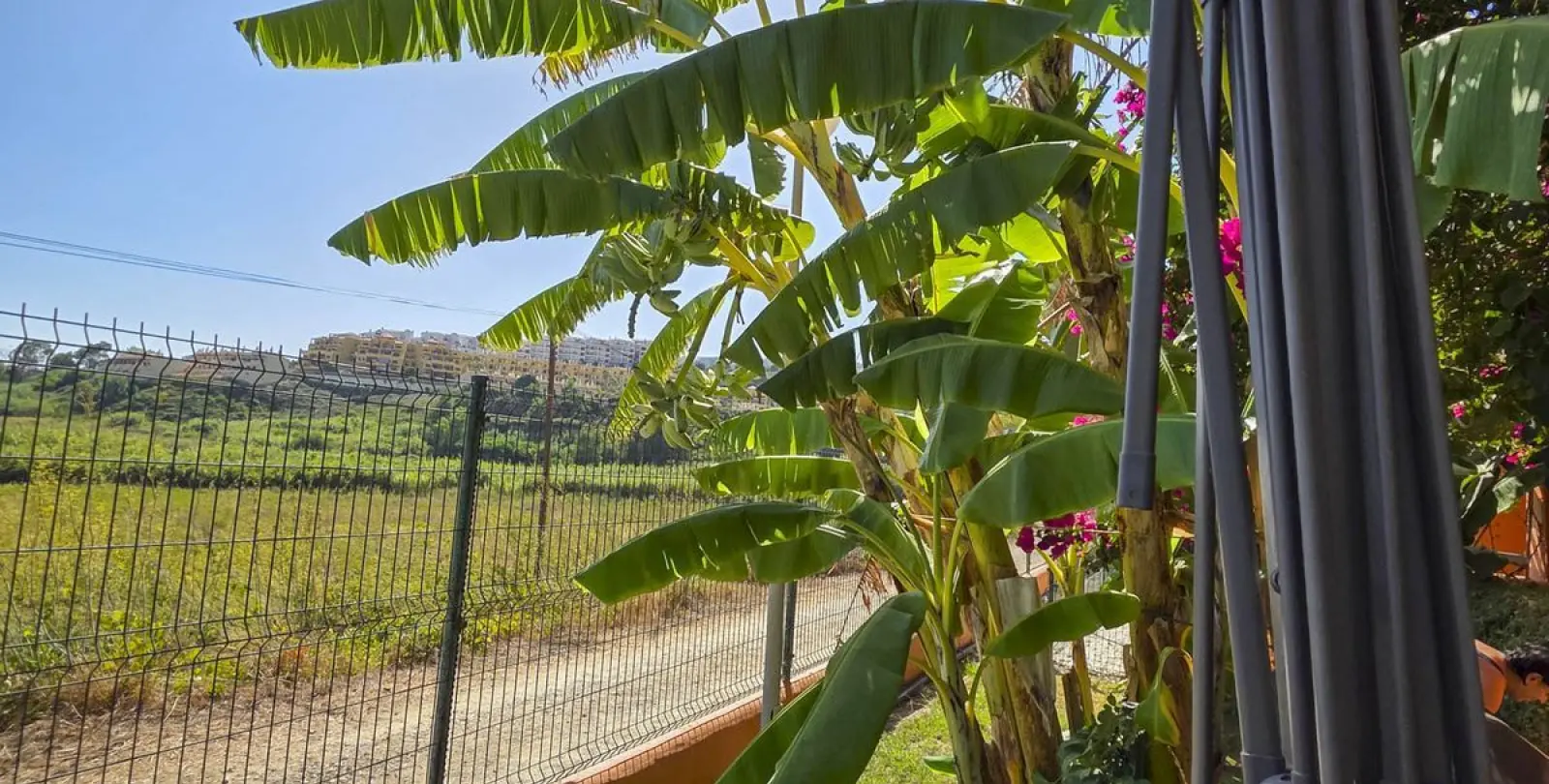 Venta de apartamento en planta baja en La Duquesa 50