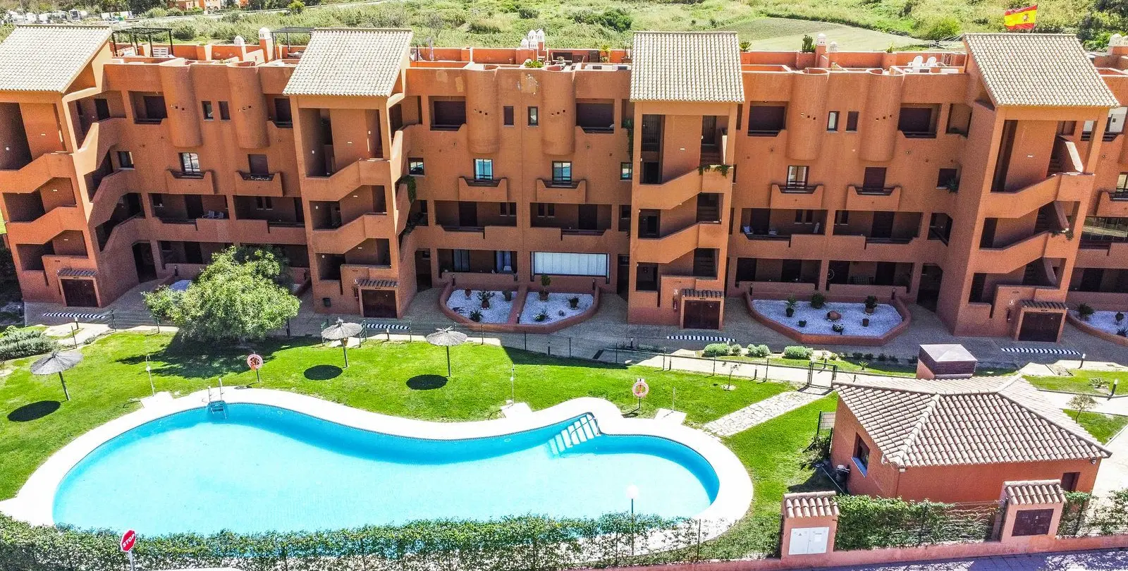 Venta de apartamento en planta baja en La Duquesa 60