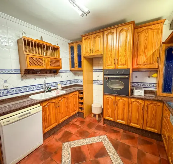 Продажа дома на две семьи в Guadalmar