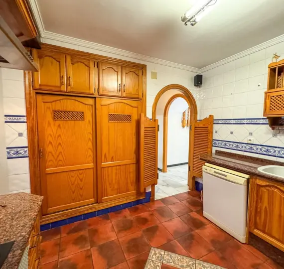 Продажа дома на две семьи в Guadalmar