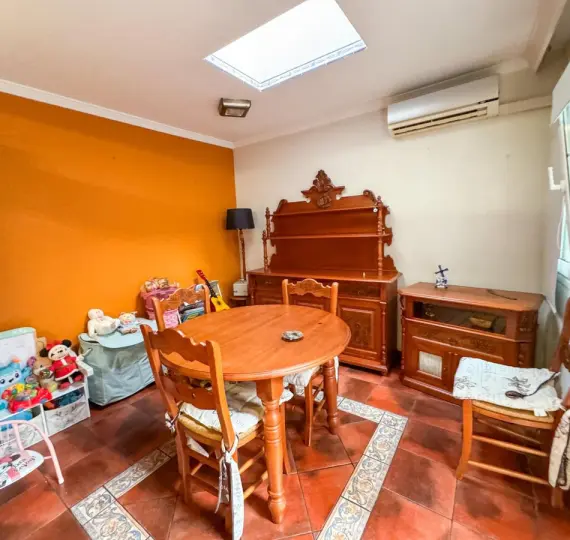 Продажа дома на две семьи в Guadalmar