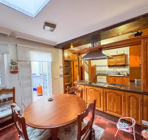 Продажа дома на две семьи в Guadalmar