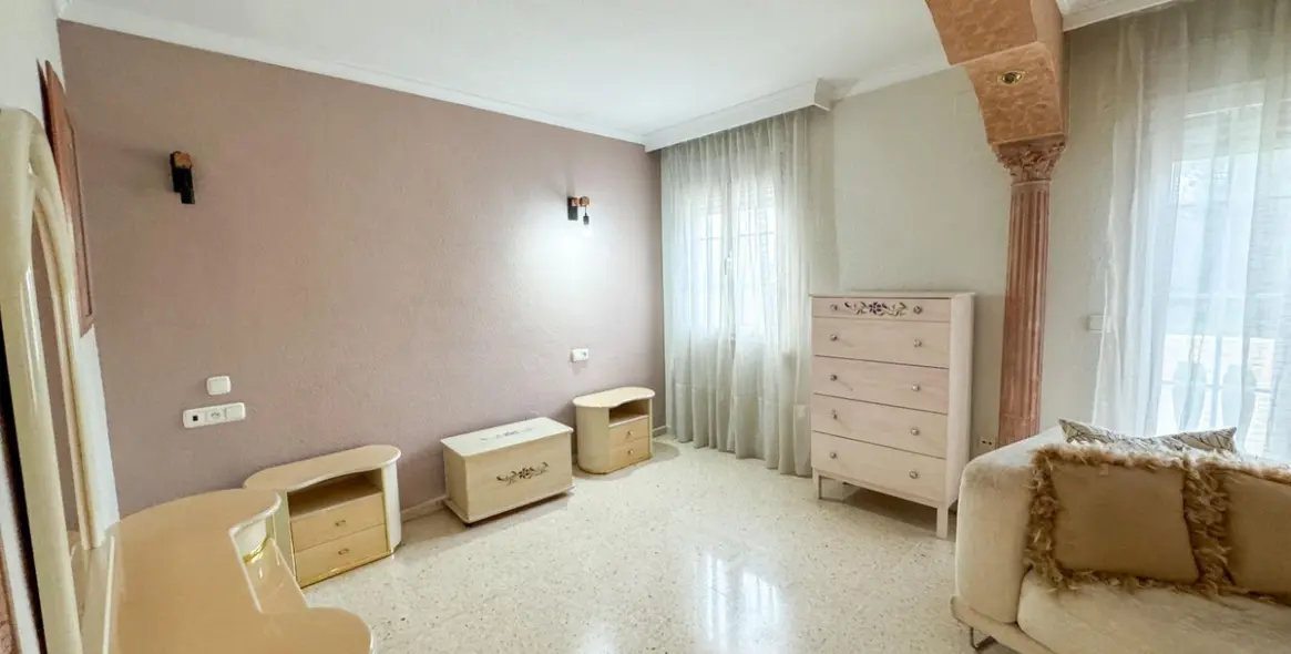 Продажа дома на две семьи в Guadalmar 15