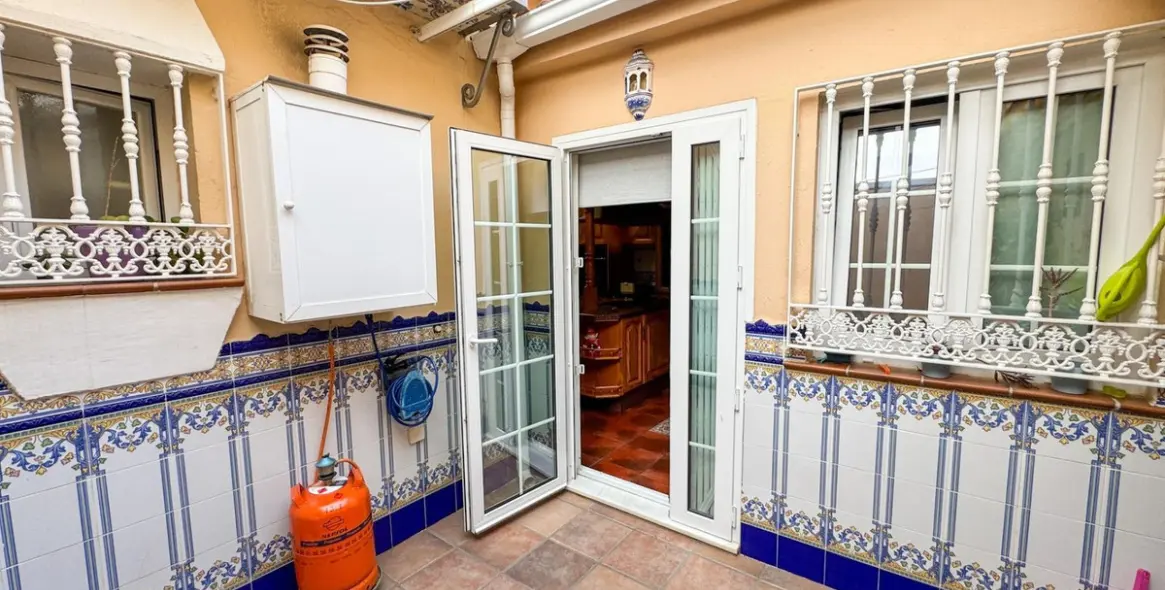 Продажа дома на две семьи в Guadalmar 8