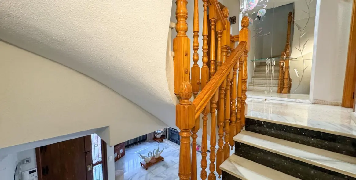 Продажа дома на две семьи в Guadalmar 10