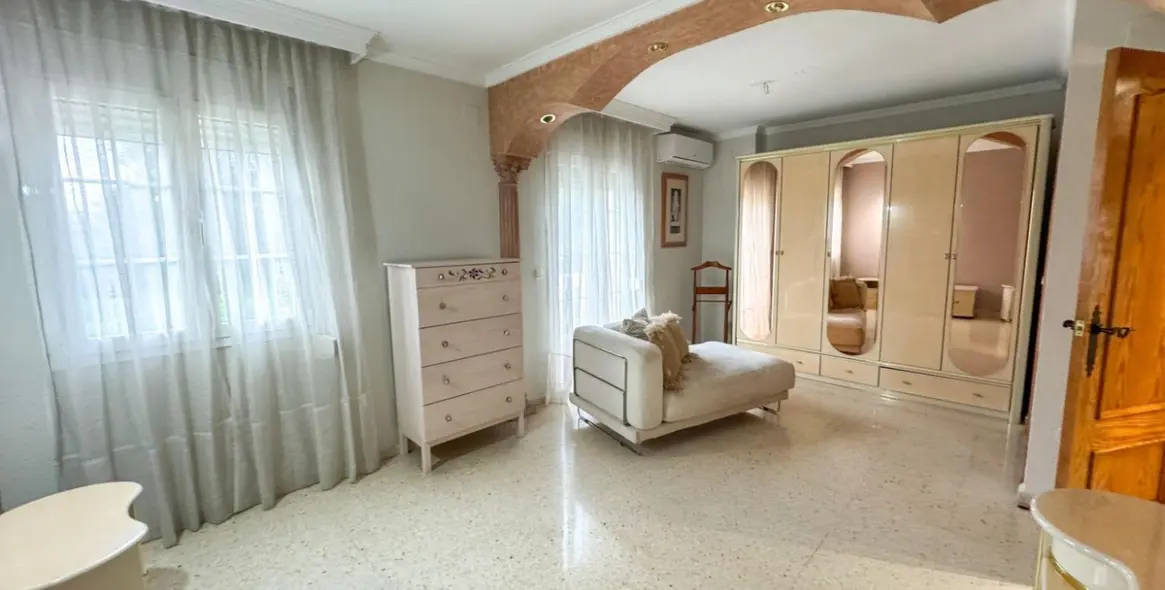 Продажа дома на две семьи в Guadalmar 14