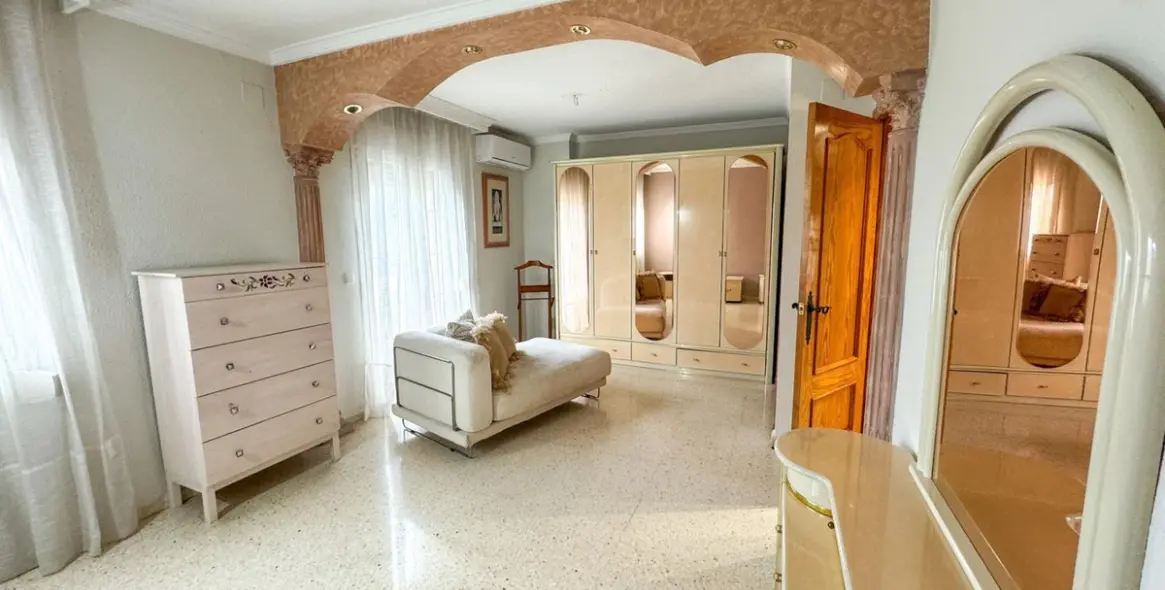 Продажа дома на две семьи в Guadalmar 16