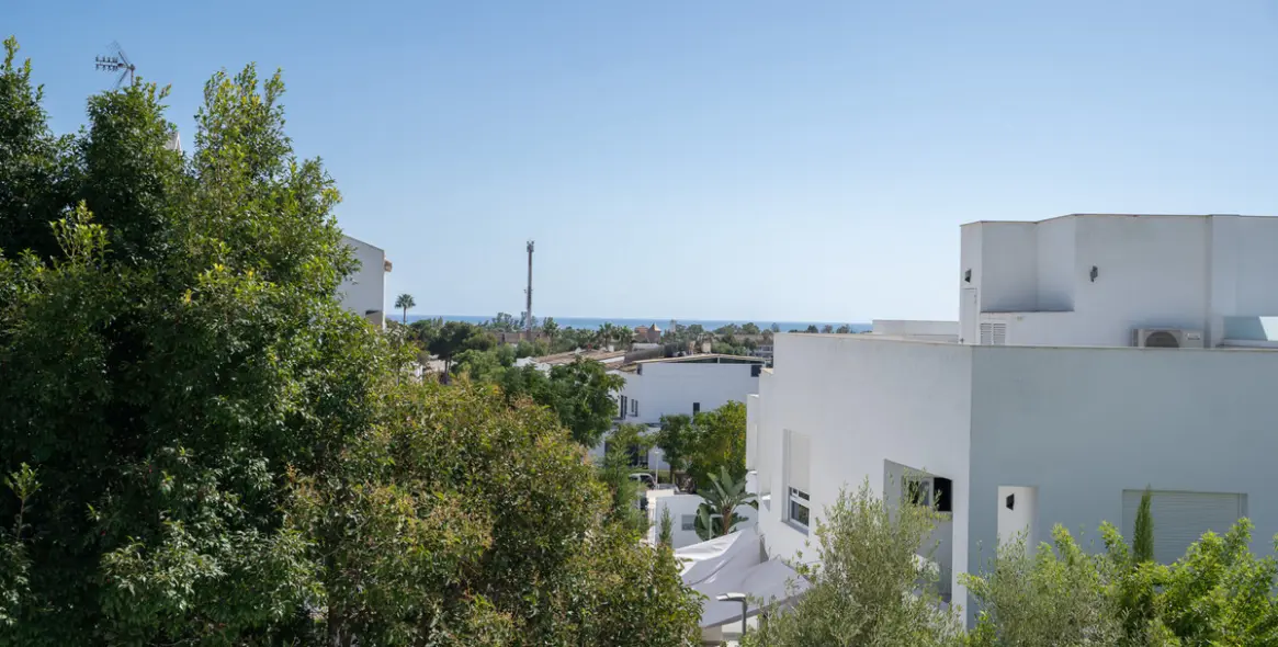 Sale of middle floor apartment in Marbella 24