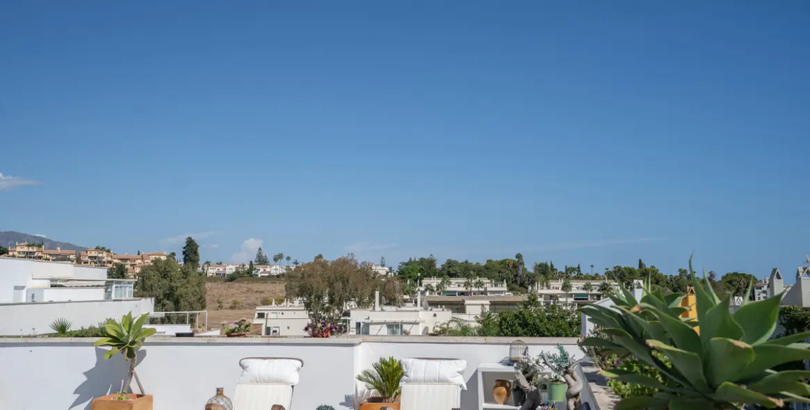Sale of middle floor apartment in Marbella 26