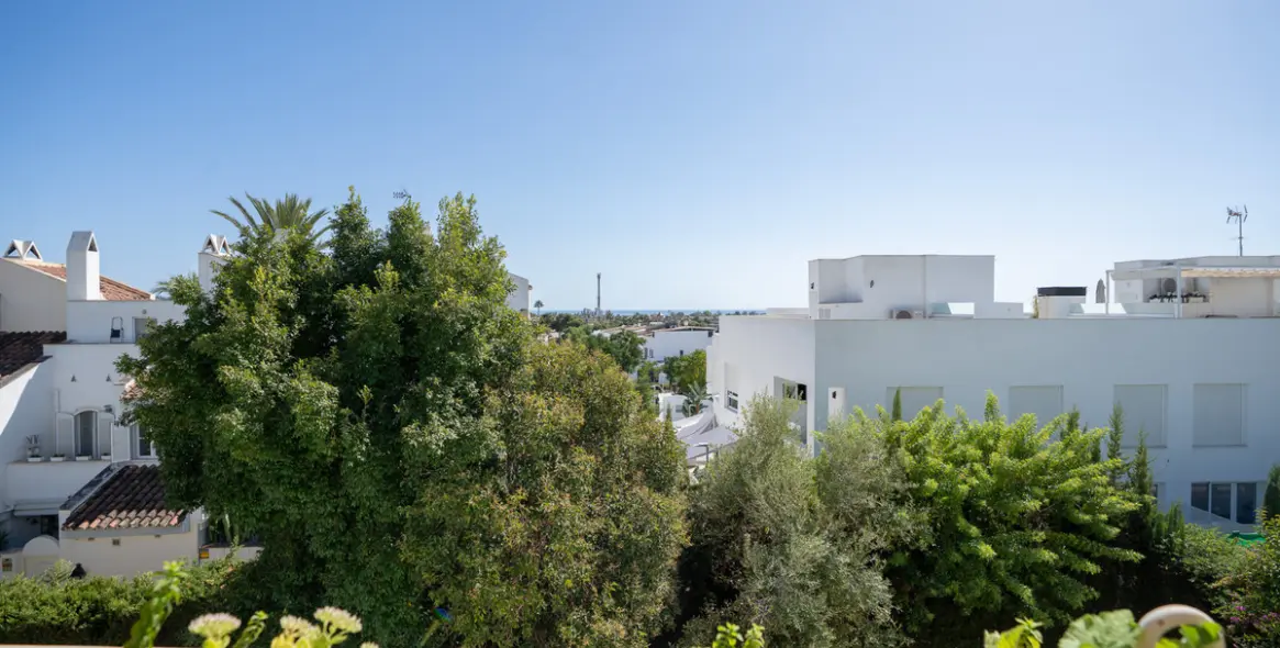 Sale of middle floor apartment in Marbella 28
