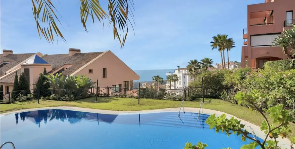 Sale of penthouse duplex in Calahonda 1