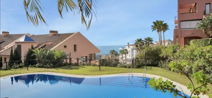 Sale of penthouse duplex in Calahonda 0