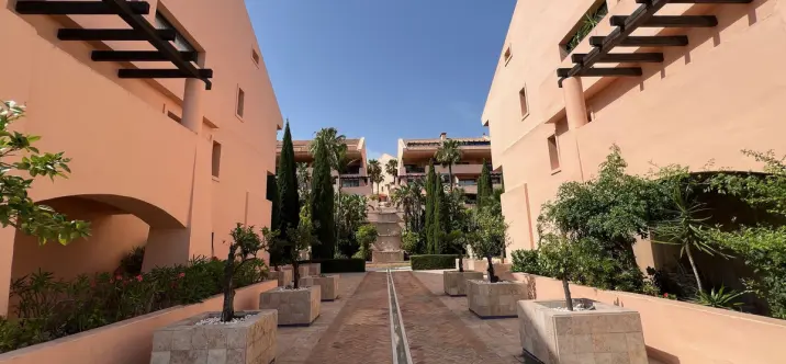 Sale of penthouse duplex in Calahonda 2