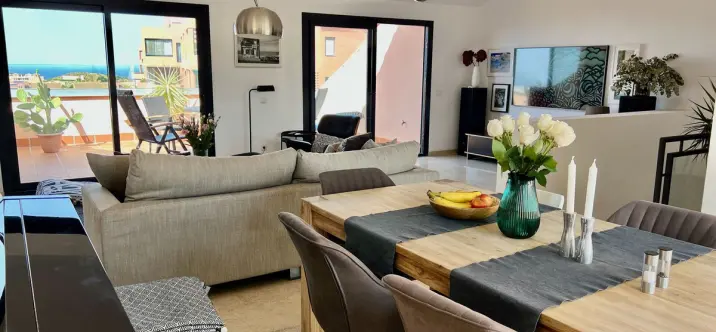 Sale of penthouse duplex in Calahonda 4