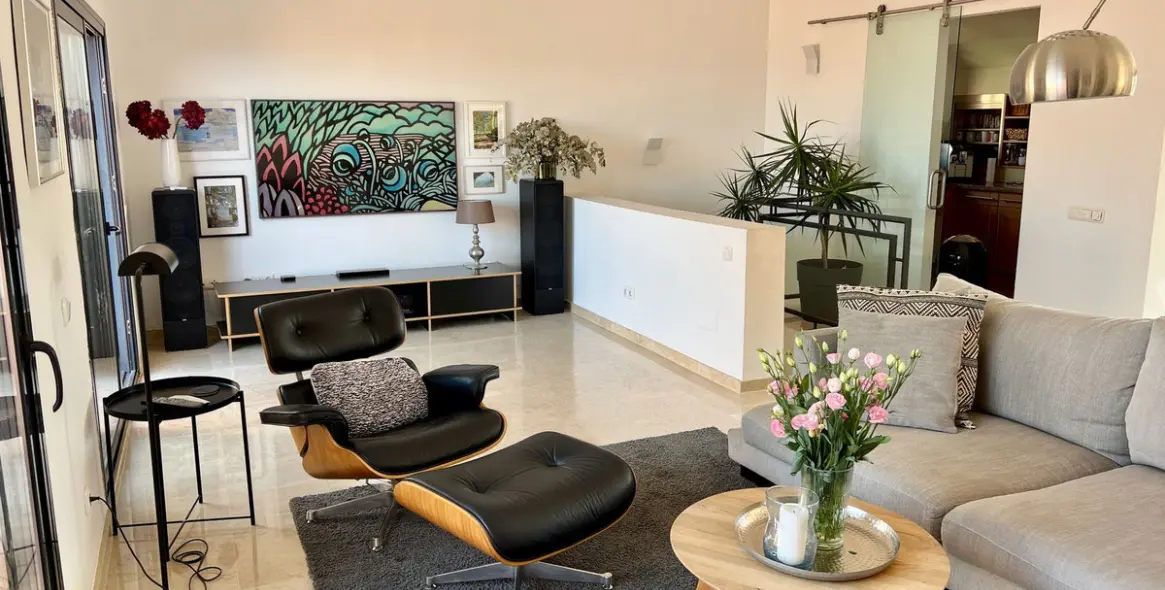 Sale of penthouse duplex in Calahonda 7