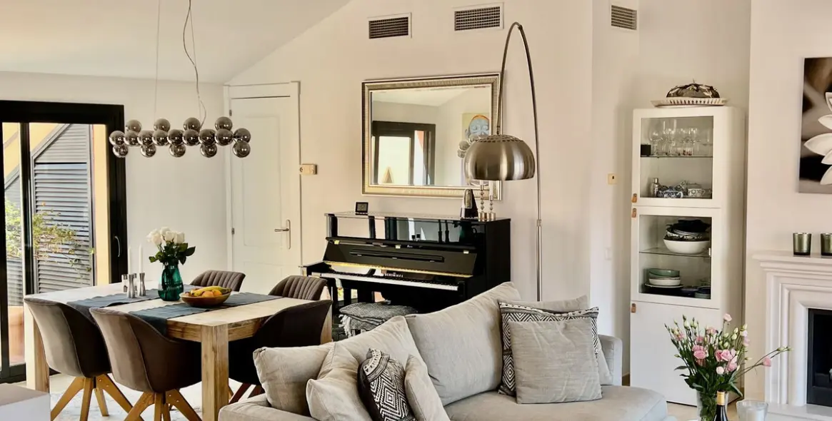 Sale of penthouse duplex in Calahonda 15