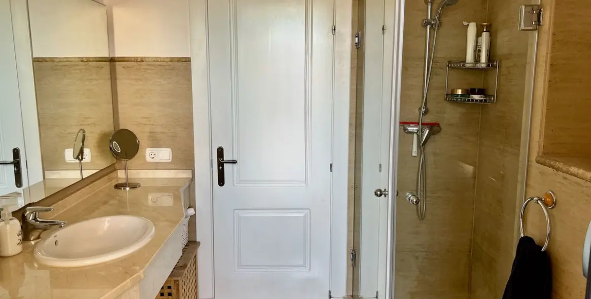 Sale of penthouse duplex in Calahonda 19