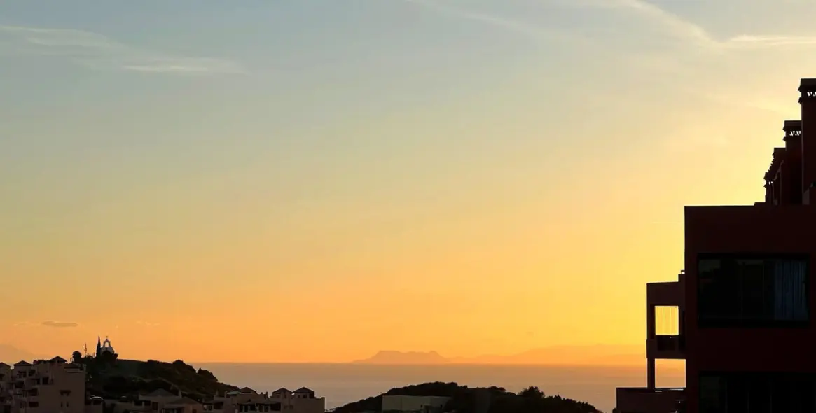 Sale of penthouse duplex in Calahonda 22