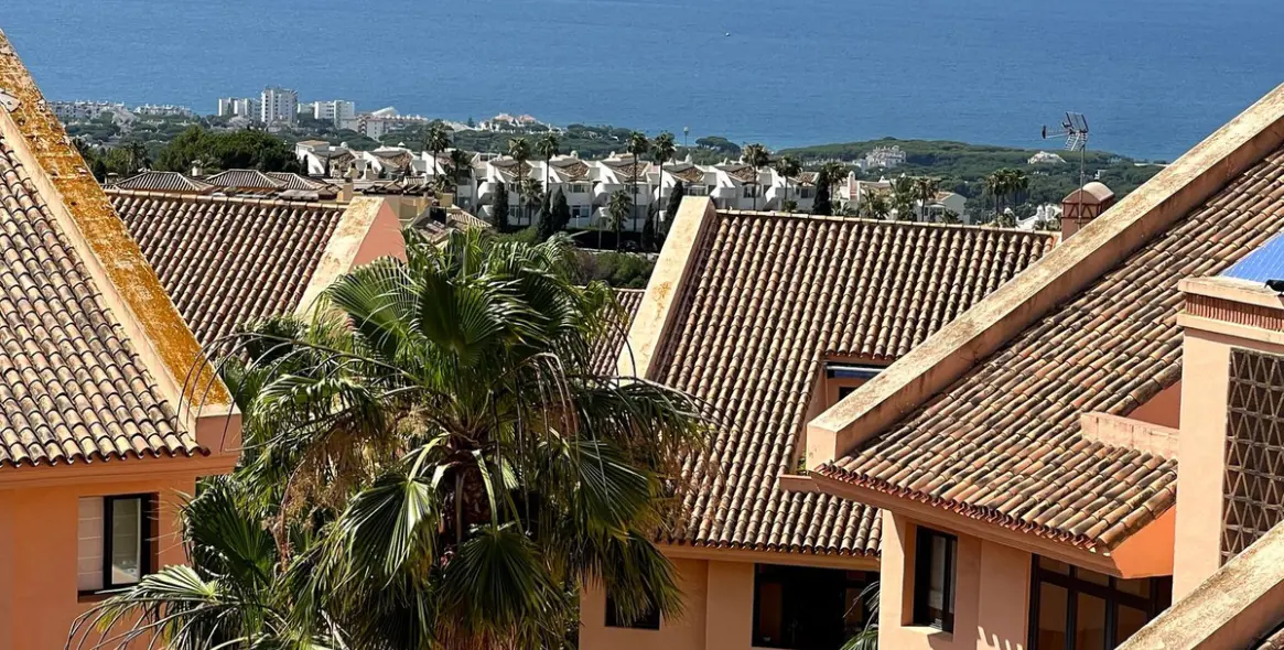 Sale of penthouse duplex in Calahonda 26