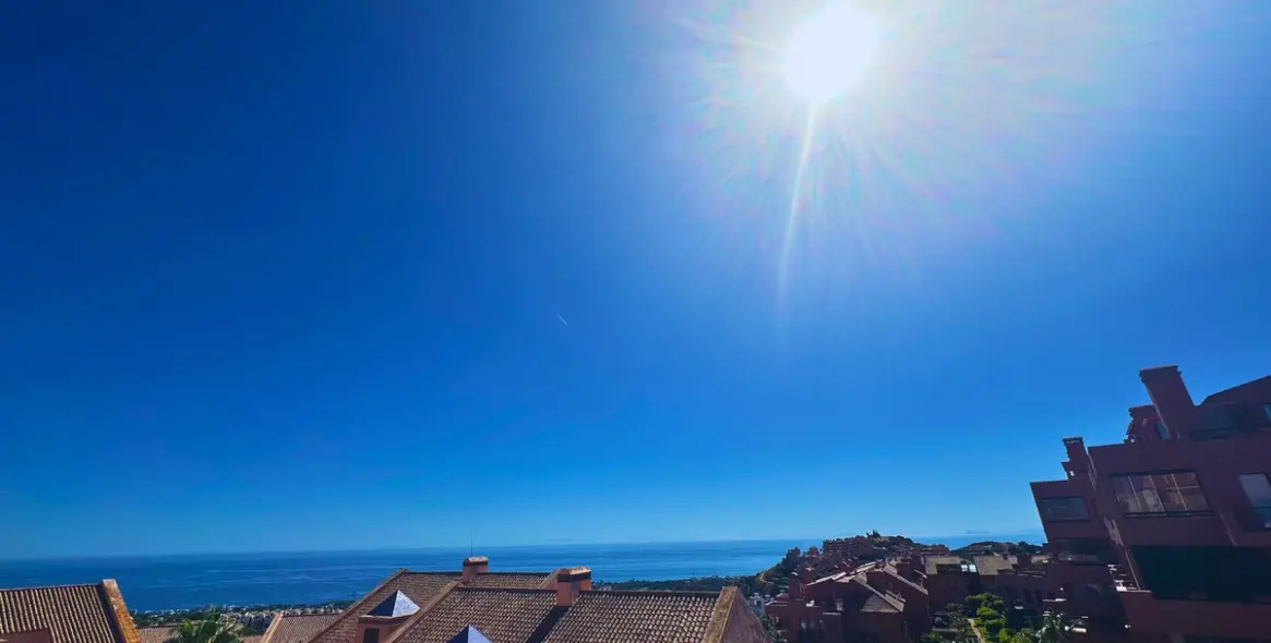 Sale of penthouse duplex in Calahonda 3