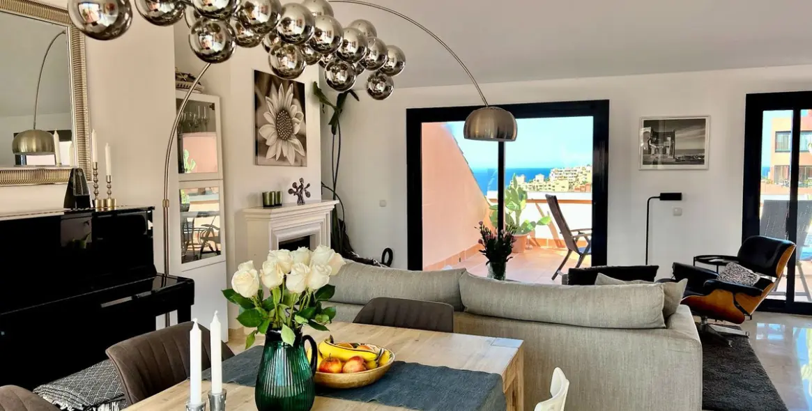 Sale of penthouse duplex in Calahonda 4