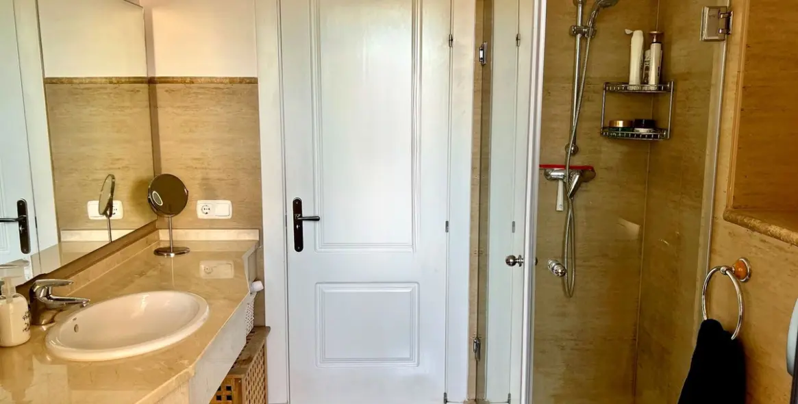Sale of penthouse duplex in Calahonda 9