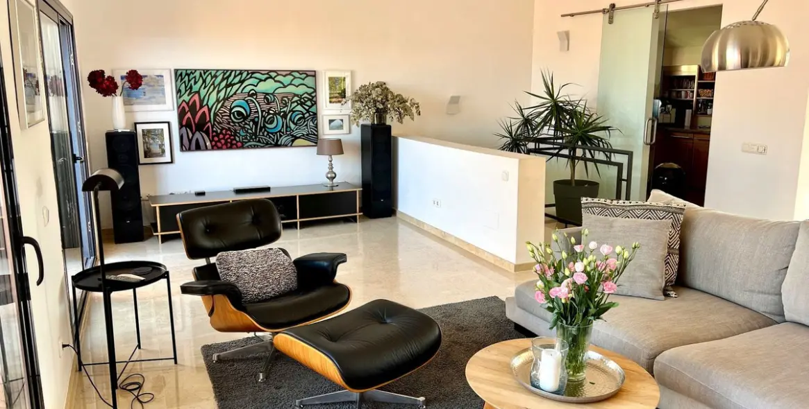 Sale of penthouse duplex in Calahonda 13