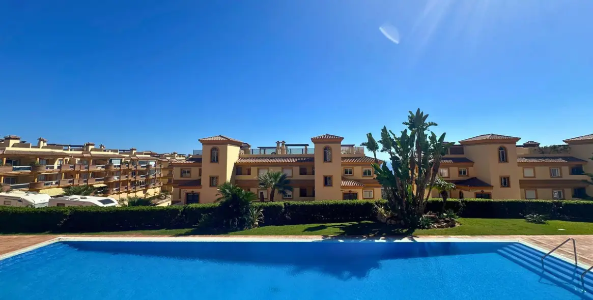 Sale of penthouse duplex in Calahonda 18