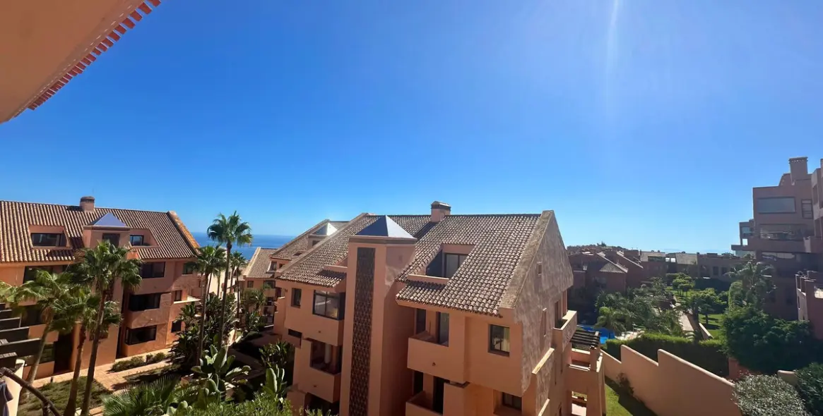 Sale of penthouse duplex in Calahonda 21