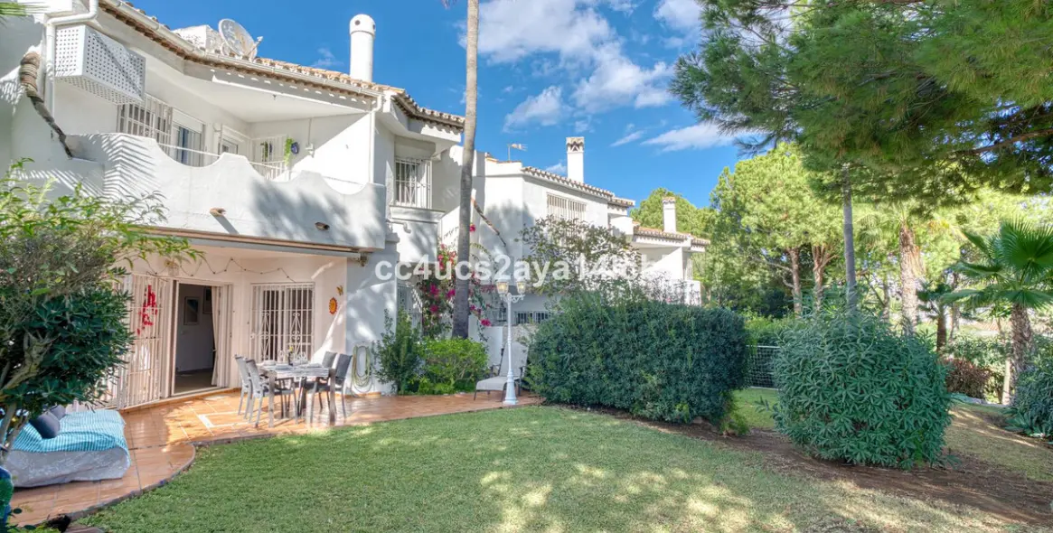 Продажа таунхауса в Calahonda 3