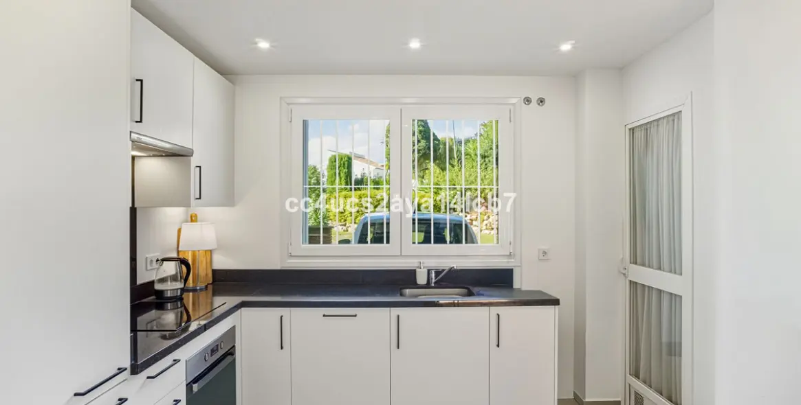 Продажа таунхауса в Calahonda 9